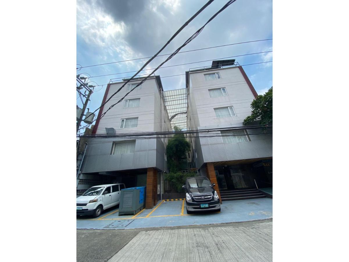 Capital O 820 Guijo Suites Makati Манила Екстериор снимка